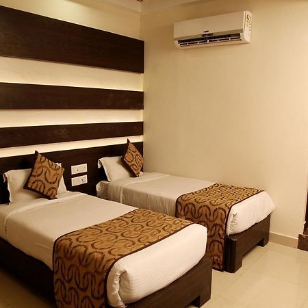 Oyo 905 Galaxy View Hotel อัลลอฮาบาด ภายนอก รูปภาพ
