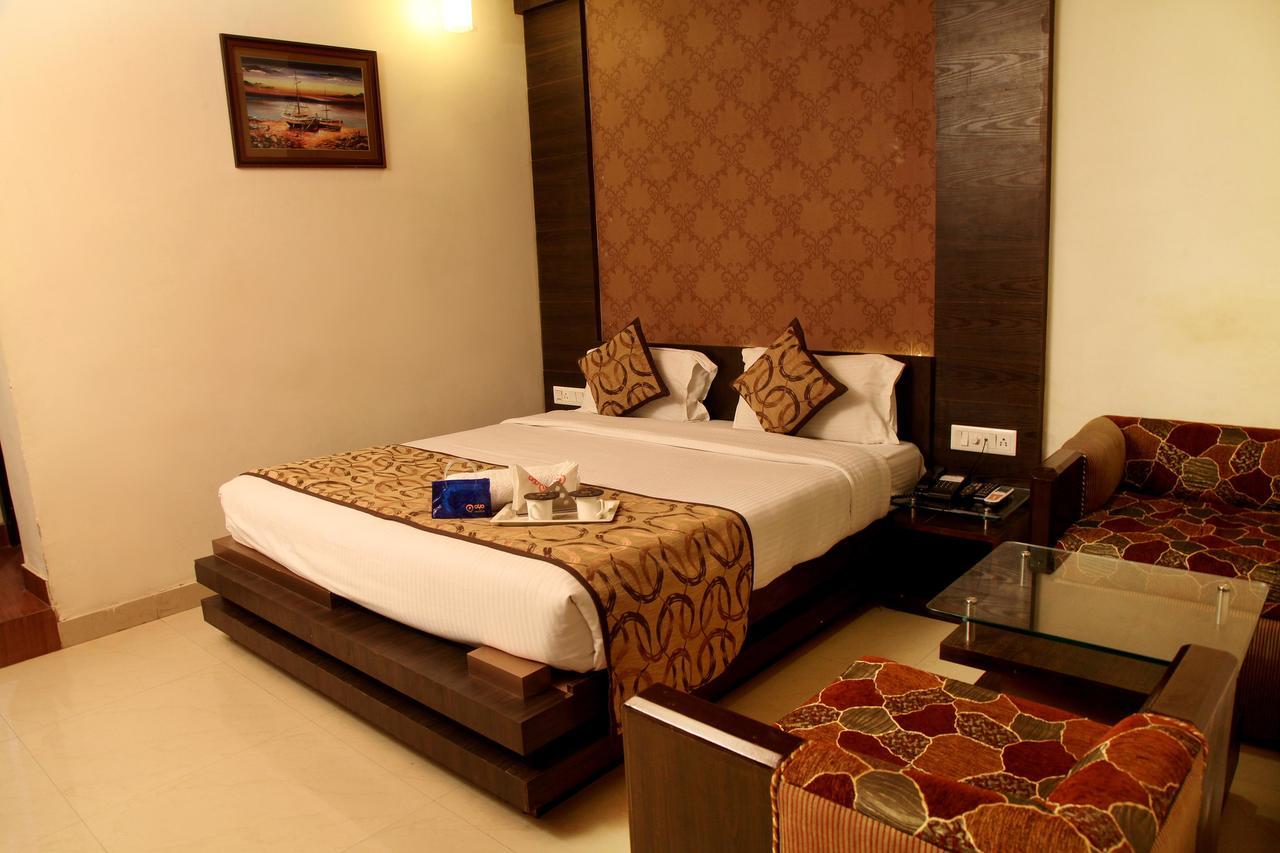 Oyo 905 Galaxy View Hotel อัลลอฮาบาด ภายนอก รูปภาพ
