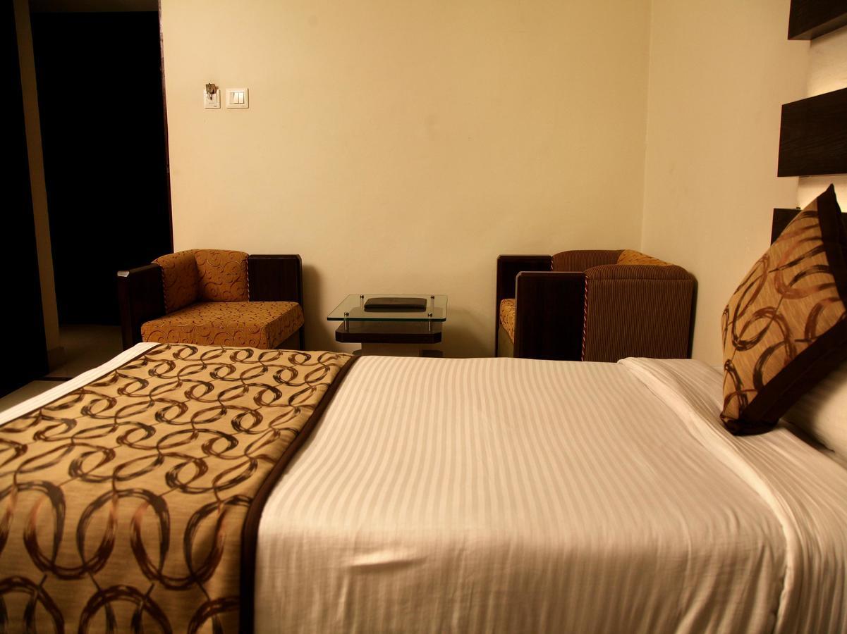 Oyo 905 Galaxy View Hotel อัลลอฮาบาด ภายนอก รูปภาพ
