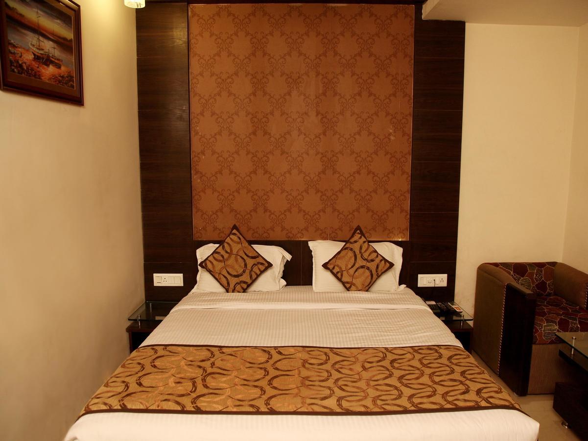 Oyo 905 Galaxy View Hotel อัลลอฮาบาด ภายนอก รูปภาพ