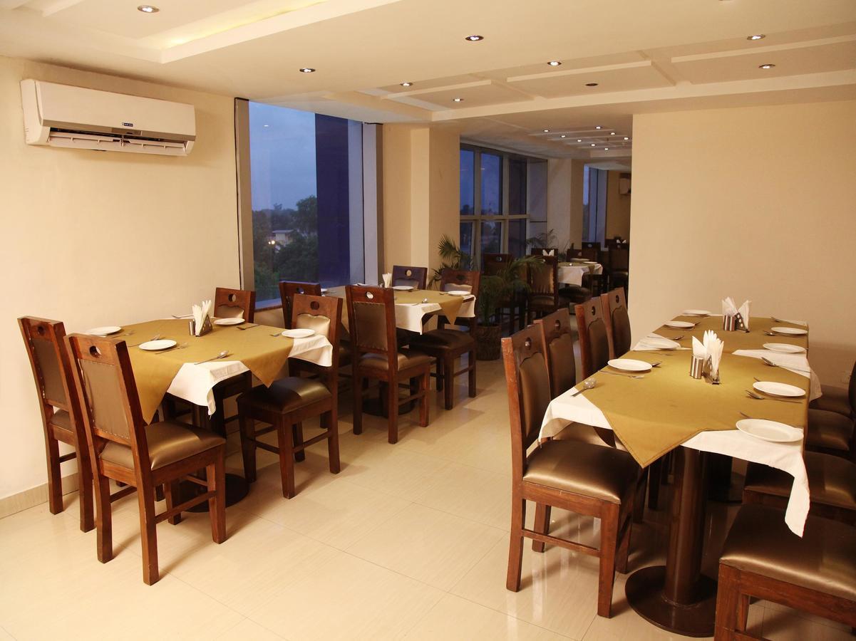 Oyo 905 Galaxy View Hotel อัลลอฮาบาด ภายนอก รูปภาพ